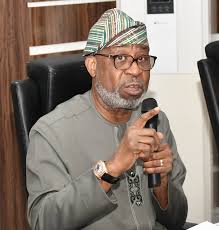 Minister Calls for Closure of Schools Charging in Foreign Currencies